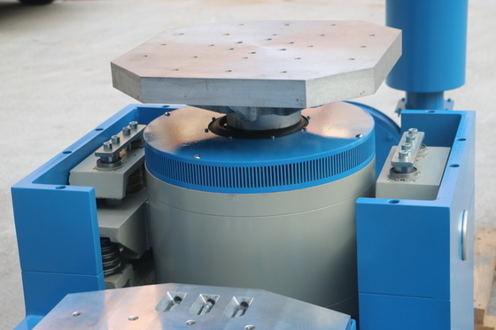Lityum Sinüzoidal Titreşim Testi İçin Elektromanyetik Titreşim Tablosu